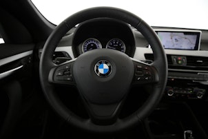 Fahrzeugbild BMW X1 18i sDrive