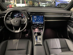 Fahrzeugbild LEXUS LBX 1.5 Hybrid Relax AWD