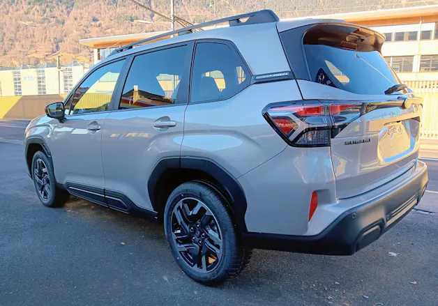 Subaru Forester Station 2.0i e-Boxer Swiss Plus