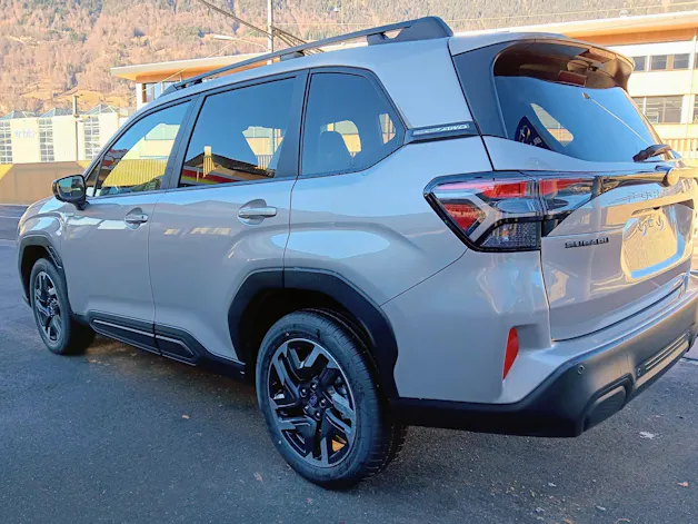 Subaru Forester Station 2.0i e-Boxer Swiss Plus