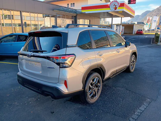 Subaru Forester Station 2.0i e-Boxer Swiss Plus