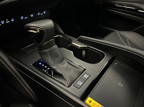 immagine del veicolo LEXUS ES 300h Excellence