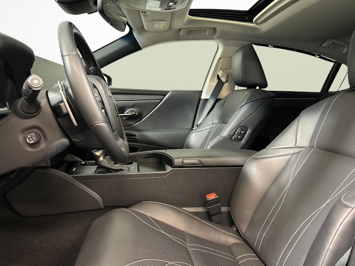 immagine del veicolo LEXUS ES