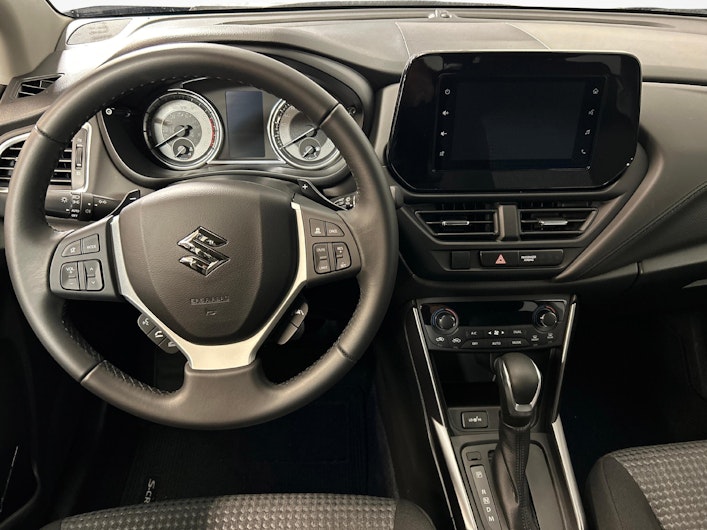 Fahrzeugbild SUZUKI S-CROSS