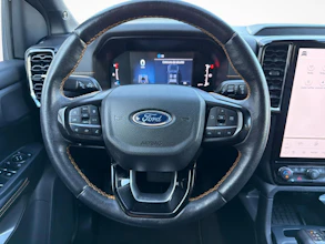 https://vehicle.imgix.net/4206918/301fad9a-dbf3-4c97-a418-b5bdf97434c8.jpg