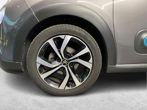 https://vehicle.imgix.net/4206940/f7e2aab1-6472-410f-881d-475f6bbbd18e.jpg