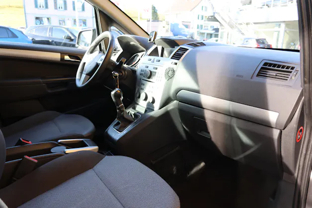Opel Zafira 2.2 16V Direct Enjoy