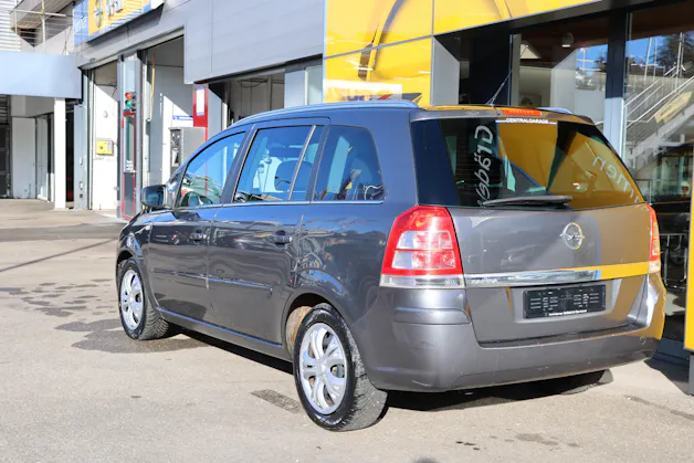 Opel Zafira 2.2 16V Direct Enjoy