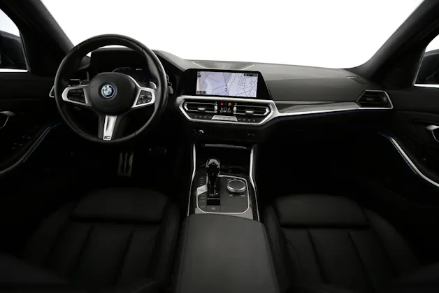 BMW 330e xDrive SAG