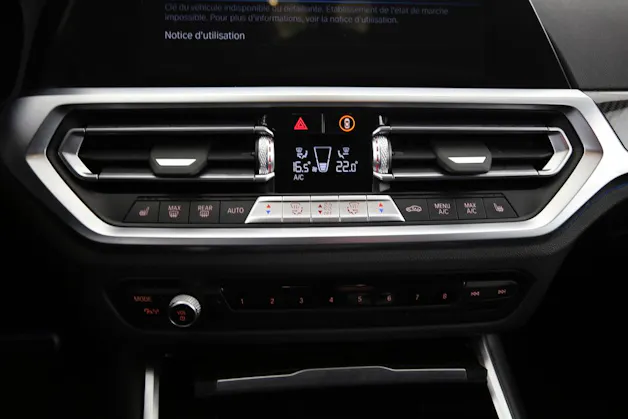 BMW 330e xDrive SAG