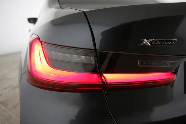 BMW 330e xDrive SAG