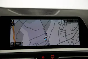 BMW 330e xDrive SAG