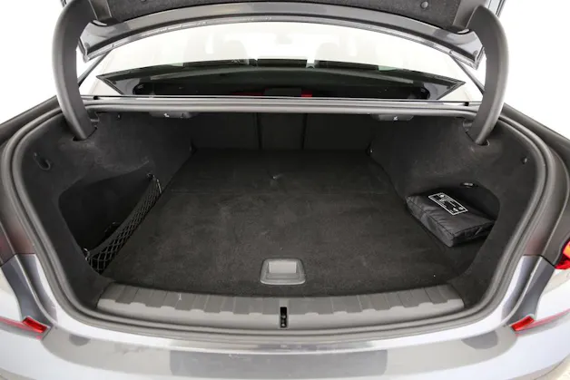 BMW 330e xDrive SAG