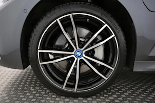 Fahrzeugbild BMW 330e xDrive SAG
