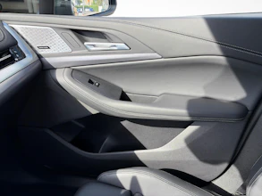 https://vehicle.imgix.net/4207179/834afec3-3914-4a6b-accc-ce3d3c1b2bdb.jpg