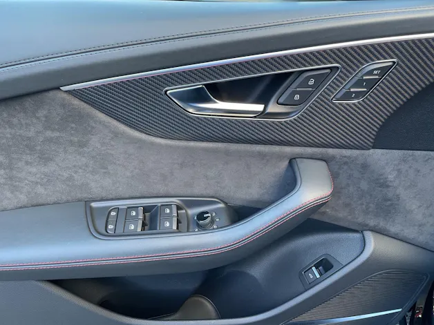 Audi RSQ8 quattro