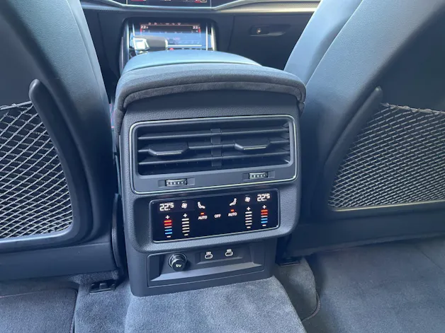 Audi RSQ8 quattro