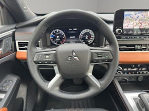 Fahrzeugbild MITSUBISHI Outlander 2.0 MIVEC Diamond CVT