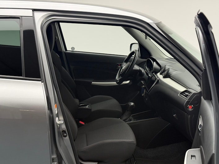 immagine del veicolo SUZUKI SWIFT