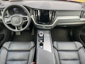 immagine del veicolo VOLVO XC60 2.0 T6 TE Plus Dark eAWD / Jetzt mit attraktivem 0.9% Leasing!