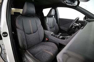 Fahrzeugbild LEXUS LBX 1.5 Hybrid Cool AWD