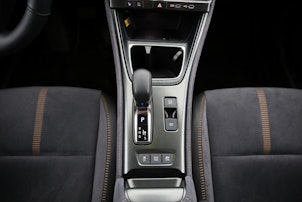 Fahrzeugbild LEXUS LBX 1.5 Hybrid Cool AWD