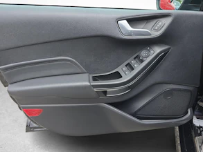 https://vehicle.imgix.net/4208358/0a70b606-2364-4fc2-9963-7bd28199c1b0.jpg