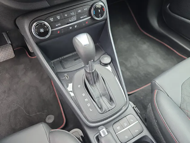 Ford Fiesta 1.0 EcoB Hybrid ST-Line Vignale / ab 3,99% Leasing bei Abschluss einer Protect Autoversicherung