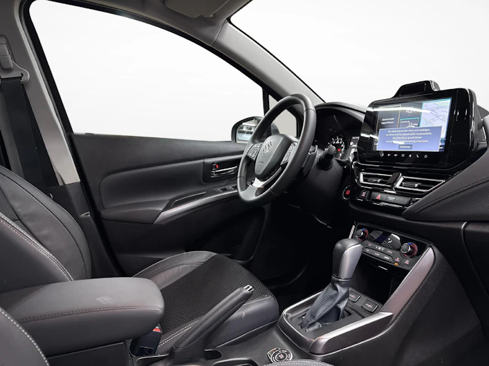 Fahrzeugbild SUZUKI S-CROSS