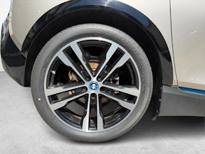 https://vehicle.imgix.net/4208659/59813bb0-a72b-413f-8f1d-56b439497a15.jpg