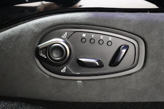 https://vehicle.imgix.net/4208824/632b8378-dcac-4dae-9666-0ea4360cb3a8.JPG