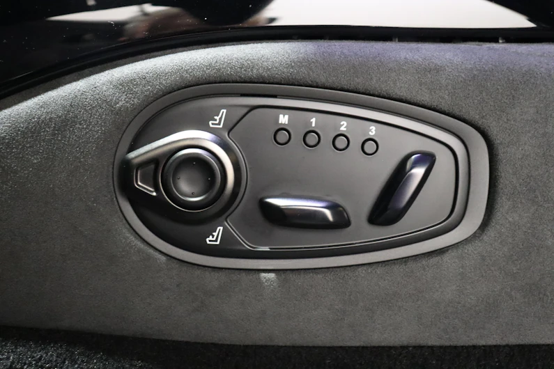 image du véhicule ASTON MARTIN V12 Vantage