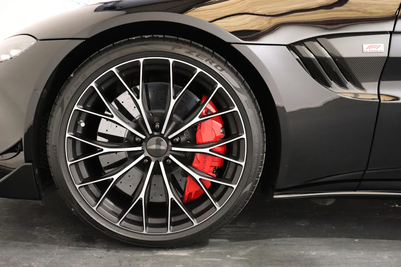 image du véhicule ASTON MARTIN V12 Vantage