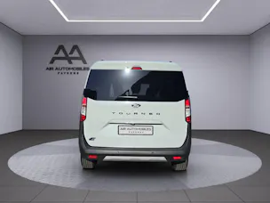 Ford E-Tourneo Courier Active