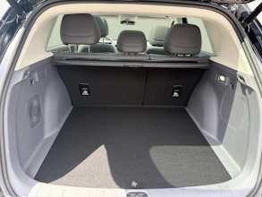 https://vehicle.imgix.net/4209037/42f21303-8b2d-4367-a572-72058272a6db.jpg