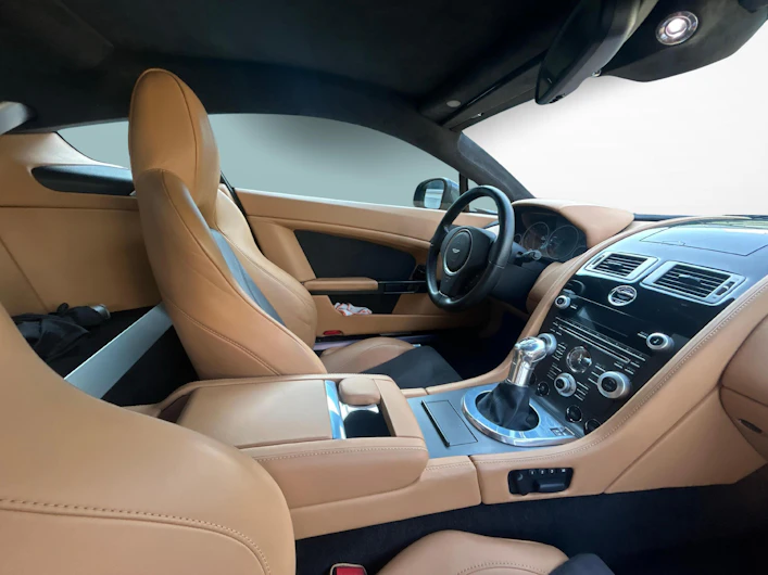 Fahrzeugbild ASTON MARTIN VANTAGE