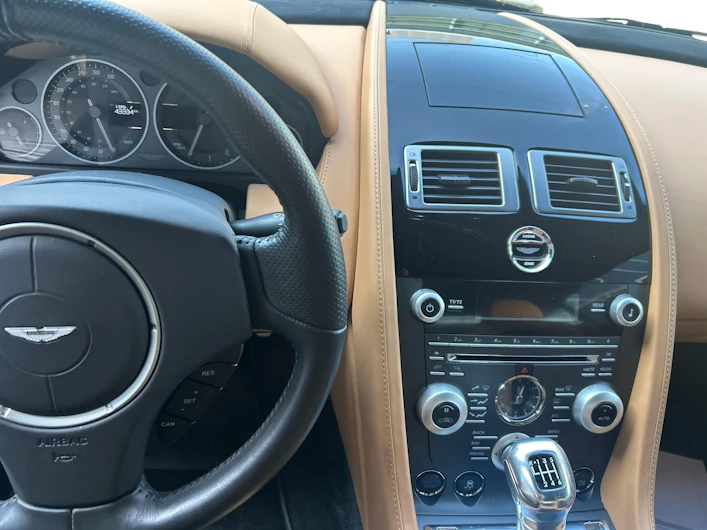 Fahrzeugbild ASTON MARTIN VANTAGE