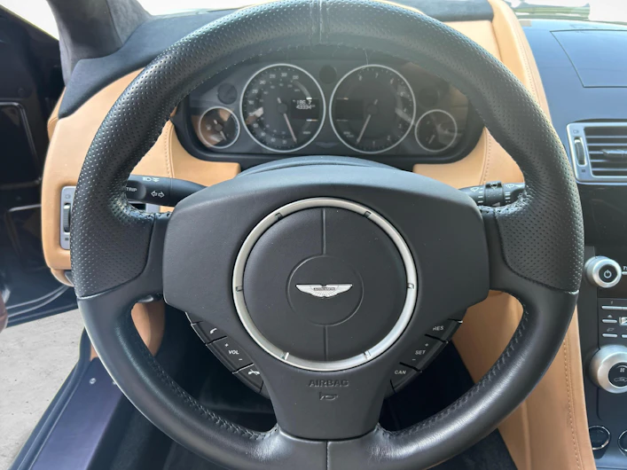 Fahrzeugbild ASTON MARTIN VANTAGE