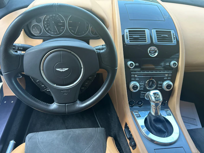 Fahrzeugbild ASTON MARTIN VANTAGE