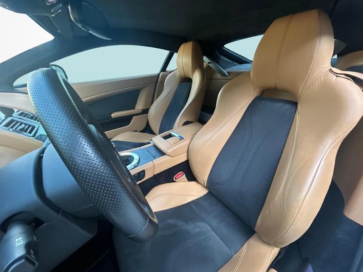 Fahrzeugbild ASTON MARTIN VANTAGE