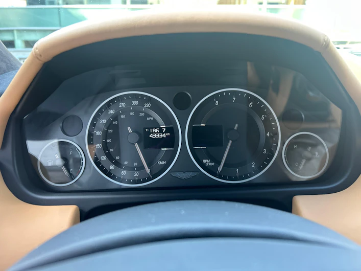 Fahrzeugbild ASTON MARTIN VANTAGE