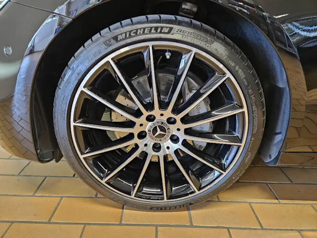 Mercedes-Benz E 220 d 4Matic AMG Line Swiss Star Limousine