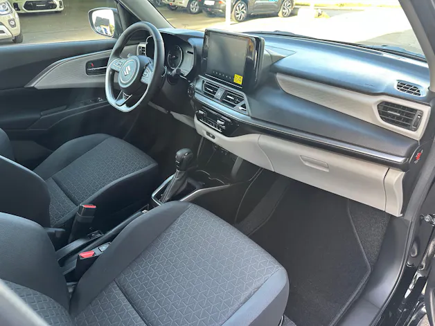 Suzuki Swift 1.2 Sakura Top Hybrid