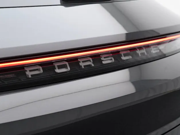 Porsche Taycan 4 Cross Turismo