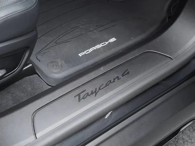 Porsche Taycan 4 Cross Turismo
