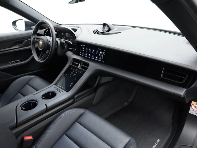 Porsche Taycan 4 Cross Turismo