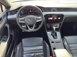 VW Passat Variant 2.0 TSI R-Line Design DSG 4m