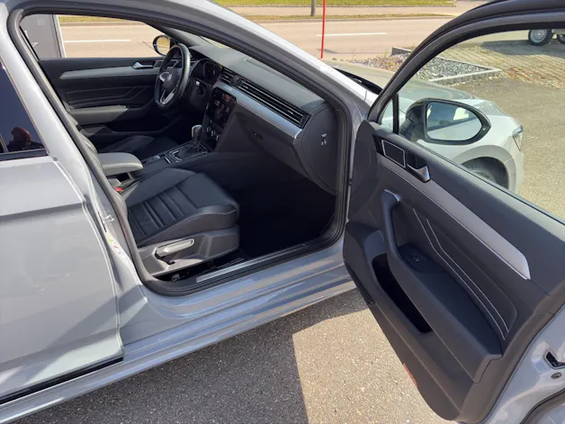 VW Passat Variant 2.0 TSI R-Line Design DSG 4m