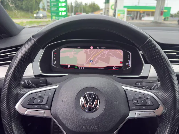VW Passat Variant 2.0 TSI R-Line Design DSG 4m