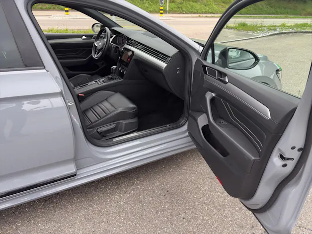 VW Passat Variant 2.0 TSI R-Line Design DSG 4m